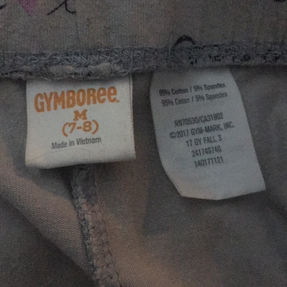 Gymboree gray children’s leggings with music themed words on them